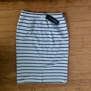 BNWT! Black & white pencil skirt